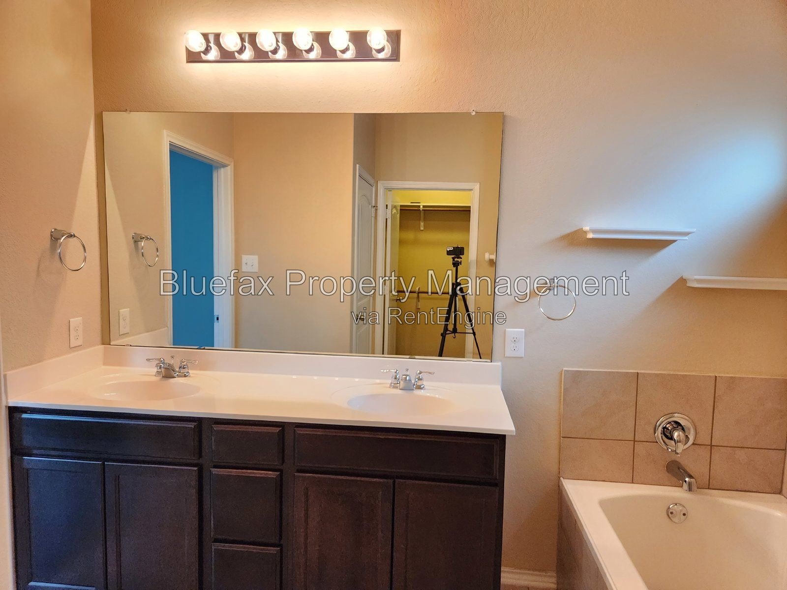 Wonderul 4 BR One Story Home at Redbird Ranch with All Tile / Wood Flooring! property image