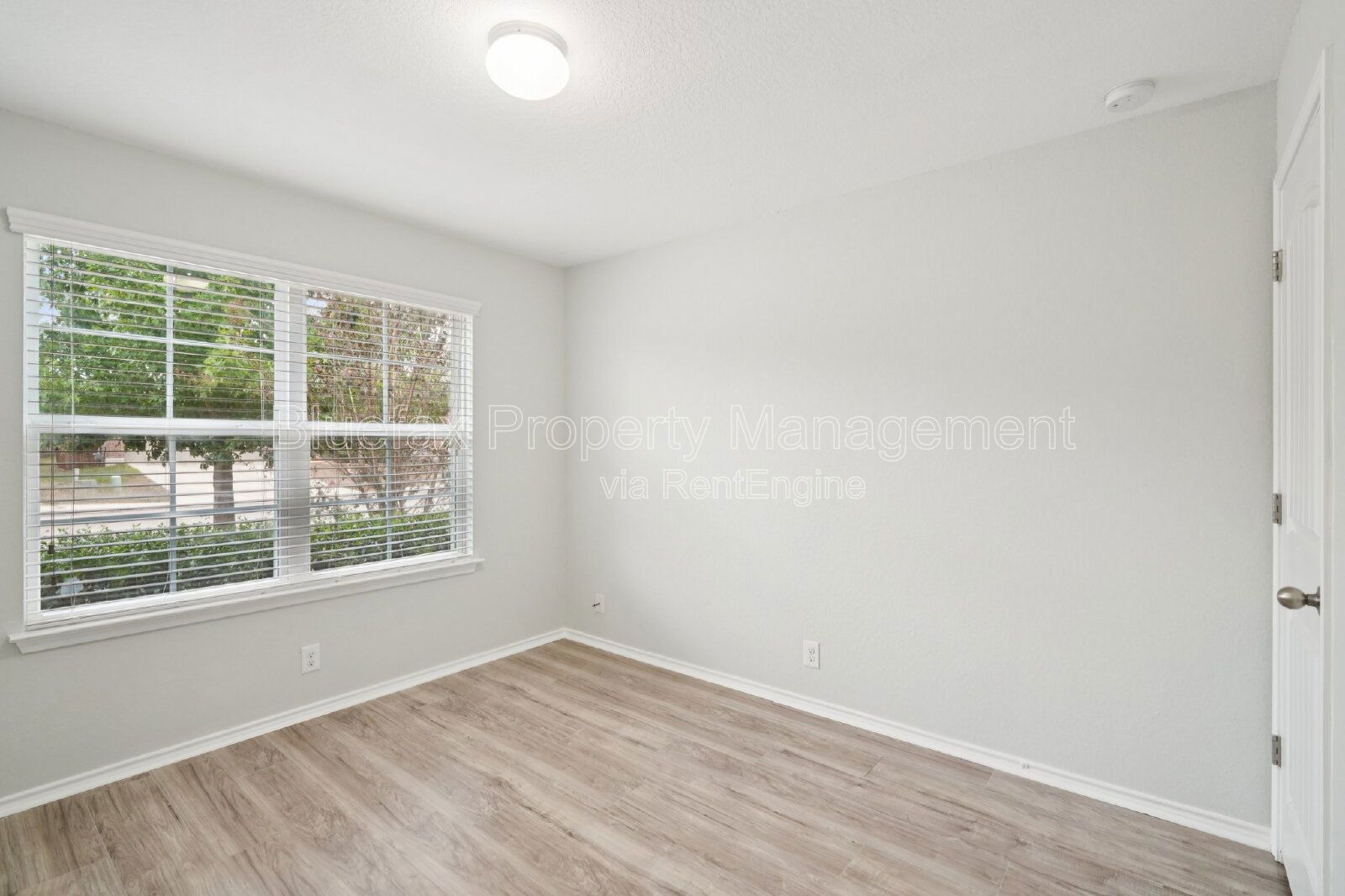 1 Story Home with Beautiful Custom Decks and Amazing HOA Amenity Center property image