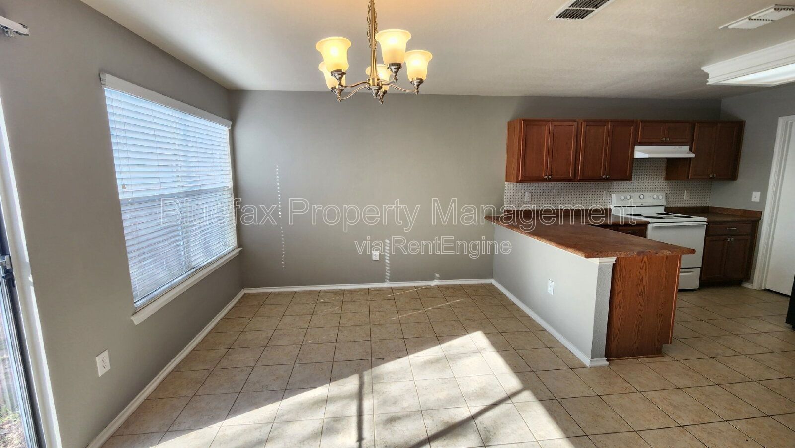 Day Sleeper Friendly 3 Bedroom Home with Easy access to Hwy 90, Loop 1604 & Lackland AFB. property image