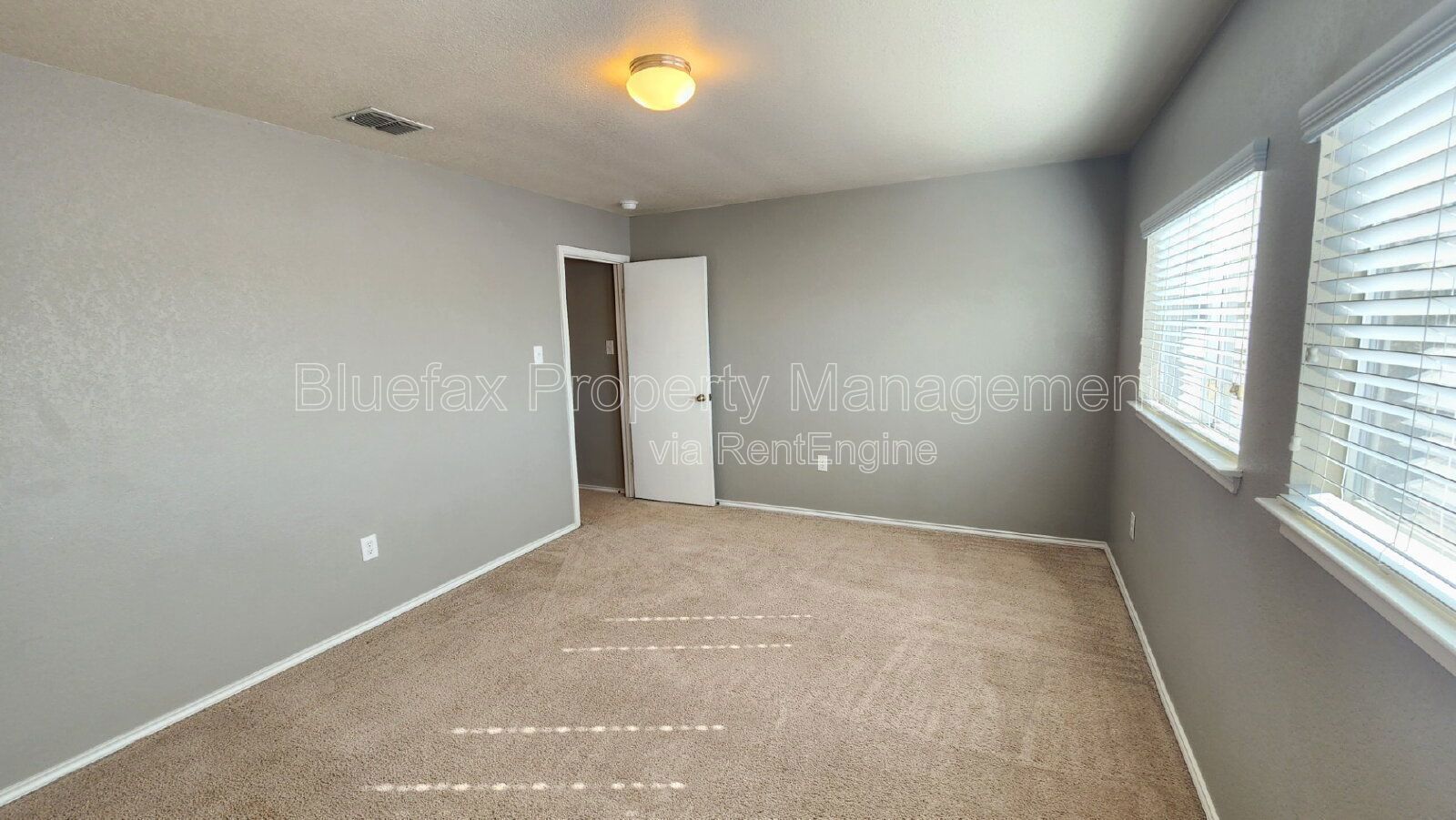 Day Sleeper Friendly 3 Bedroom Home with Easy access to Hwy 90, Loop 1604 & Lackland AFB. property image